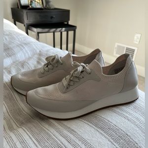 Banana Republic Women’s knit sneaker - size 8.5